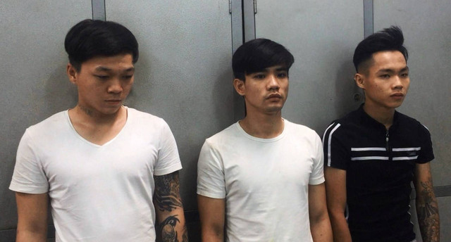 3 đối tượng đánh cướp tyai2 sản nữ du khách nước ngoài bị Công an quận 2 bắt giữ. 3 đối tượng đánh cướp tyai2 sản nữ du khách nước ngoài bị Công an quận 2 bắt giữ.