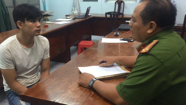 Một trong 3 tên cướp khai nhận hành vi phạm tội với CQĐT. Một trong 3 tên cướp khai nhận hành vi phạm tội với CQĐT.