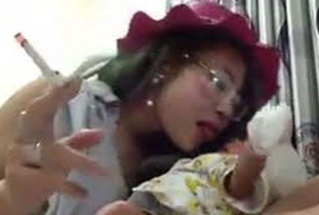 Hotgirl” Bella tuyệt thực, lại đòi ôm con rời Trung tâm bảo trợ xã hội - Hình 2 Hotgirl” Bella tuyet thuc, lai doi om con roi Trung tam bao tro xa hoi-Hinh-2