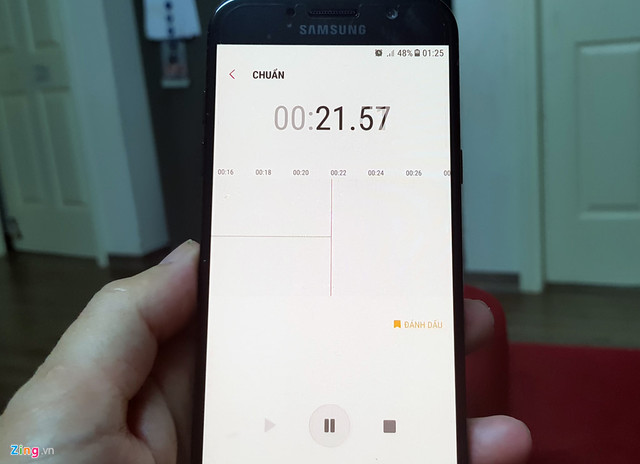 Sử dụng bản ghi âm vào mục đích thương mại phải trả tiền cho tác giả. Ảnh: Thắng Quang.