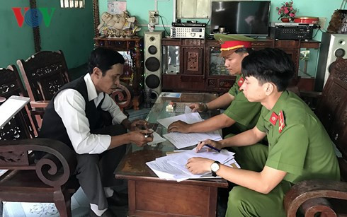 Đà Nẵng: Bắt cán bộ phường cấu kết “cò” làm giả giấy tờ đất Da Nang: Bat can bo phuong cau ket “co” lam gia giay to dat