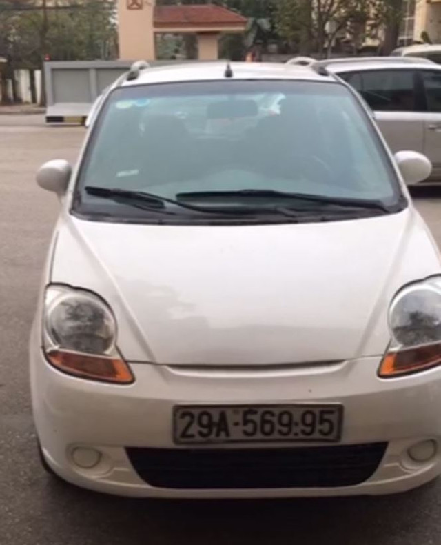 Chiếc xe ô tô đối tượng sử dụng gây án. Chiếc xe ô tô đối tượng sử dụng gây án.