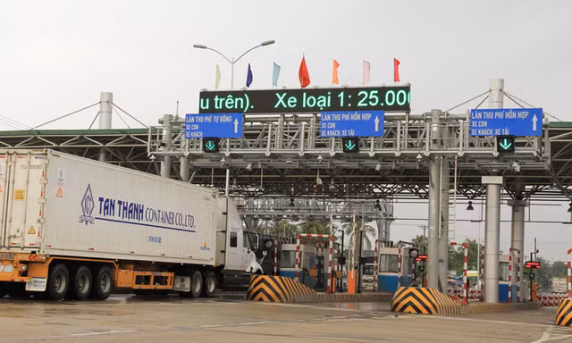 Làn thu phí tự động không dừng (ETC) tại trạm thu phí BOT Cai Lậy trên quốc lộ 1 qua tỉnh Tiền Giang - Ảnh: V.TR.