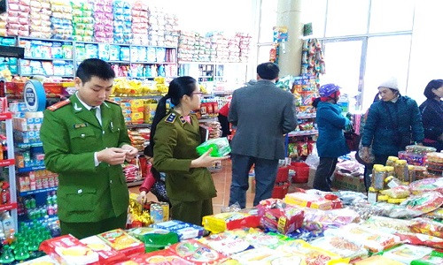 Tăng cường kiểm tra để bảo đảm vệ sinh an toàn thực phẩm vì sức khỏe nhân dân Tăng cường kiểm tra để bảo đảm vệ sinh an toàn thực phẩm vì sức khỏe nhân dân