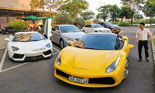 Doanh nhân Nguyễn Quốc Cường có niềm đam mê đặc biệt đối với siêu xe. Doanh nhân Nguyễn Quốc Cường có niềm đam mê đặc biệt đối với siêu xe.