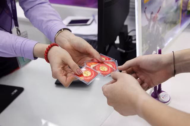 Vàng đứng đầu trong Thất Bảo, rất phù hợp để hiện diện trong những cõi tịnh độ.