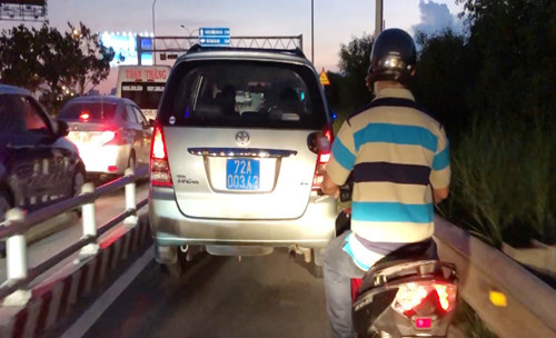 Xe biển xanh "chạy láo” trên cao tốc: Cục CSGT vào cuộc Xe bien xanh