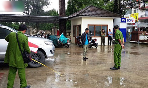 Khởi tố nam thanh niên đánh công an bảo vệ ngân hàng Khoi to nam thanh nien danh cong an bao ve ngan hang