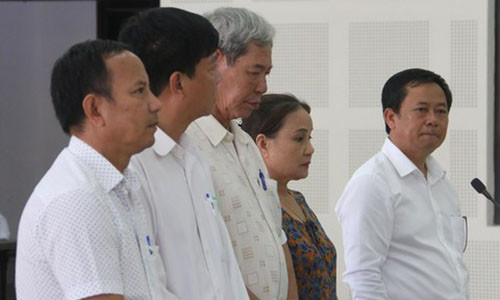 Đại án buôn lậu trăm tỷ: Chi cục trưởng Hải quan cũng dính líu Dai an buon lau tram ty: Chi cuc truong Hai quan cung dinh liu