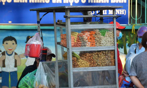 Một xe bán các loại viên chiên ở TP HCM Ảnh: TẤN THẠNH Một xe bán các loại viên chiên ở TP HCM Ảnh: TẤN THẠNH