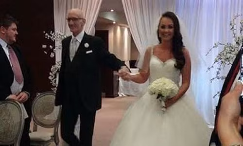 Richard đã đưa con gái Jenny vào lễ đường. (Ảnh: belfast)