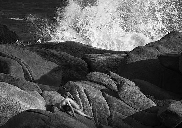 Nam nhiếp ảnh chụp nữ khỏa thân: Tưởng sướng mà khổ trăm bề - Hình 3 Nam nhiep anh chup nu khoa than: Tuong suong ma kho tram be-Hinh-3