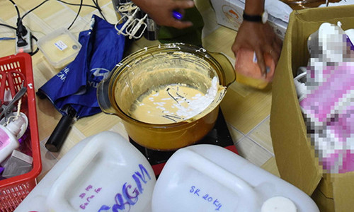 Nữ giám đốc 9X bức xúc khi công an phá khóa, khám xét kho mỹ phẩm Nu giam doc 9X buc xuc khi cong an pha khoa, kham xet kho my pham