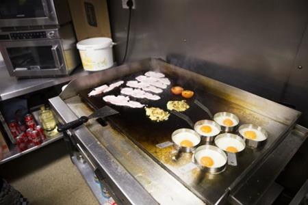 Ăn bữa sáng 400 nghìn với giá 0 đồng nhưng ít ai ăn được - Hình 2 An bua sang 400 nghin voi gia 0 dong nhung it ai an duoc-Hinh-2
