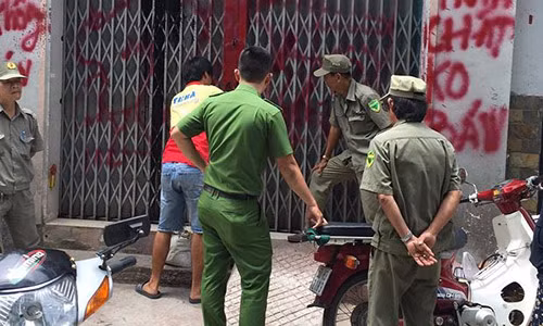 Ca nha chong tu tan vi con dau vay no roi bo tron