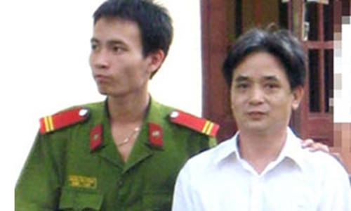 Trần Văn Lập tại phiên tòa sơ thẩm ngày 25.8.2009. Trần Văn Lập tại phiên tòa sơ thẩm ngày 25.8.2009.