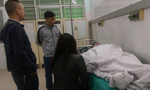 Thiếu tá Hiệp được điều trị tại bệnh viện. Ảnh: Vũ Đạt