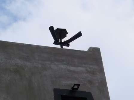 Cận cảnh loa phát âm thanh dụ chim yến...