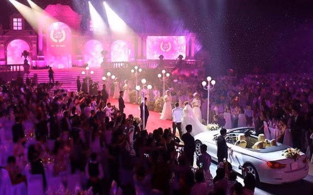 Lo dien dai gia dung sau dam cuoi 'sieu khung', moi ca dan sao Viet hat mung