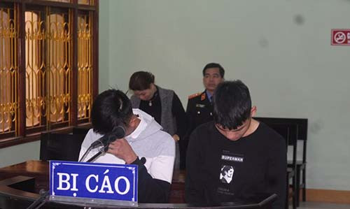 Bị cáo Lưu Đức Nam và Nguyễn Văn Đăng. Ảnh: Phan Lê Bị cáo Lưu Đức Nam và Nguyễn Văn Đăng. Ảnh: Phan Lê