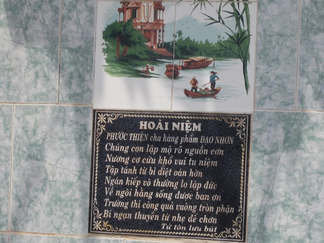 Nghĩa trang với những bài thơ. Nghĩa trang với những bài thơ.