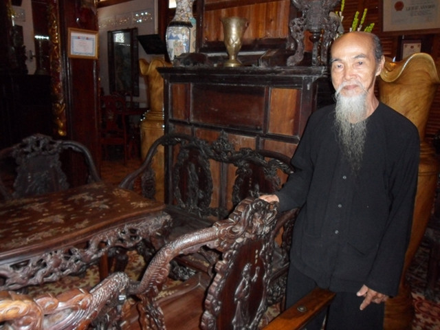 Người dân Long Sơn rất tự hào về những tập tục lạ kỳ của quê mình. Người dân Long Sơn rất tự hào về những tập tục lạ kỳ của quê mình.