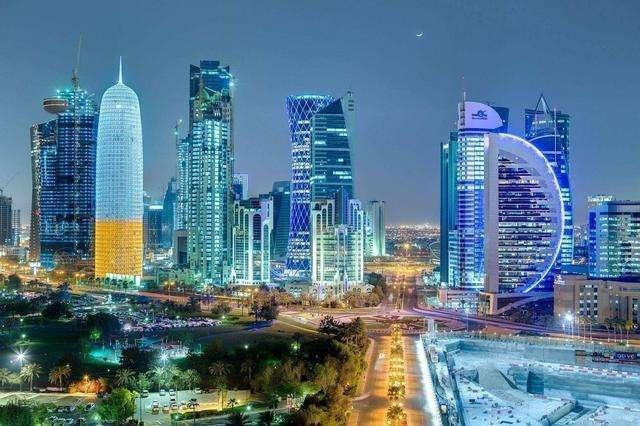 Qatar giàu có và đẹp lộng lẫy về đêm. Qatar giàu có và đẹp lộng lẫy về đêm.