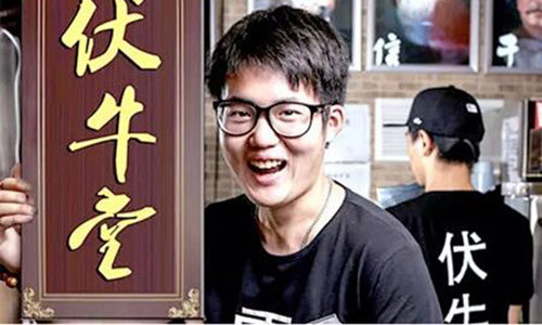 Thạc sĩ đi bán phở: Kiếm 6,8 tỷ đồng/ngày Thac si di ban pho: Kiem 6,8 ty dong/ngay