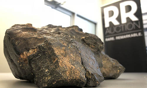 Vì sao chùa Tam Chúc quyết định mua thiên thạch Mặt Trăng hơn 600.000 USD? Vi sao chua Tam Chuc quyet dinh mua thien thach Mat Trang hon 600.000 USD?