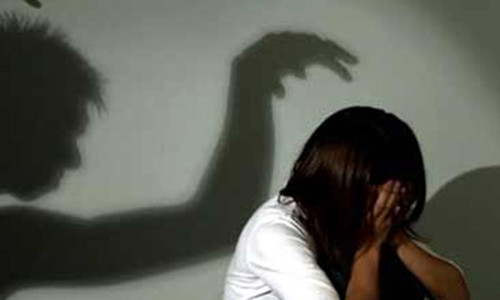 Trên đường ra biển chơi, yêu râu xanh giở trò đồi bại với bé gái 14 tuổi Tren duong ra bien choi, yeu rau xanh gio tro doi bai voi be gai 14 tuoi