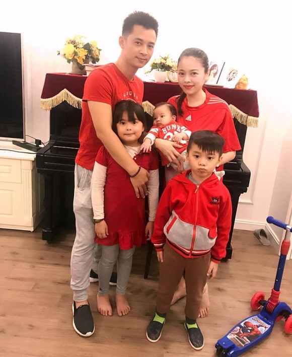 Sau cuộc hôn nhân đầu đầy sóng gió với Đăng Nguyên, Nguyễn Bích Hằng (Hằng Túi) đã tìm được bến đỗ mới. Ngày 31/10/2017, Hằng Túi đã hạ sinh em bé thứ 3 và được đặt tên là Nguyễn Nhật Phúc An. Thời điểm hiện tại, cô có cuộc sống viên mãn bên chồng và ba con cùng công việc kinh doanh thuận lợi. Sau cuộc hôn nhân đầu đầy sóng gió với Đăng Nguyên, Nguyễn Bích Hằng (Hằng Túi) đã tìm được bến đỗ mới. Ngày 31/10/2017, Hằng Túi đã hạ sinh em bé thứ 3 và được đặt tên là Nguyễn Nhật Phúc An. Thời điểm hiện tại, cô có cuộc sống viên mãn bên chồng và ba con cùng công việc kinh doanh thuận lợi.