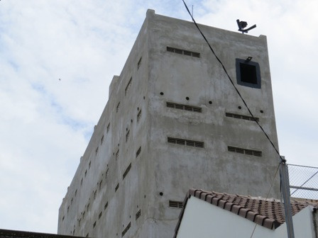 Những nhà nuôi yến bị khiếu kiện tiếng ồn ở Tuy Hòa, Phú Yên. Những nhà nuôi yến bị khiếu kiện tiếng ồn ở Tuy Hòa, Phú Yên.