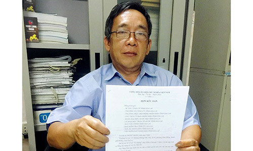 Bị cáo Hồ Sỹ Nhân với đơn kêu oan. Bị cáo Hồ Sỹ Nhân với đơn kêu oan.