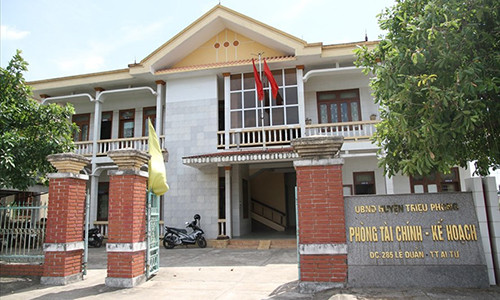 Phòng Tài chính - Kế hoạch huyện Triệu Phong, nơi công tác của chị L.A và ông Triệu. Ảnh: Hưng Thơ. Phòng Tài chính - Kế hoạch huyện Triệu Phong, nơi công tác của chị L.A và ông Triệu. Ảnh: Hưng Thơ.