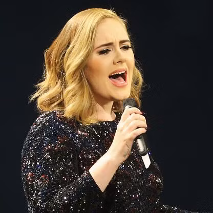 Ca sĩ Adele.
