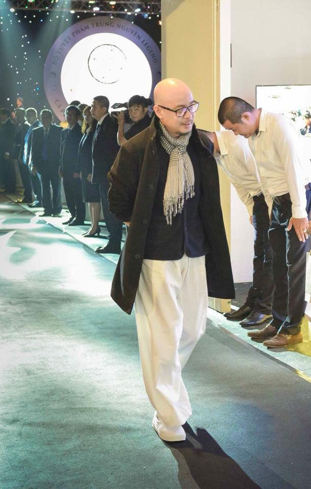 Ông Đặng Lê Nguyên Vũ xuất hiện tại sự kiện kỷ niệm thành lập thương hiệu và ra mắt hệ sản phẩm cà phê mới Trung Nguyên Legend tối ngày 16/6. Ông Đặng Lê Nguyên Vũ xuất hiện tại sự kiện kỷ niệm thành lập thương hiệu và ra mắt hệ sản phẩm cà phê mới Trung Nguyên Legend tối ngày 16/6.