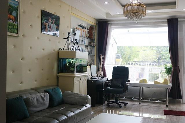 Xuýt xoa biệt thự sang trọng của vợ chồng Ưng Hoàng Phúc Xuyt xoa biet thu sang trong cua vo chong Ung Hoang Phuc