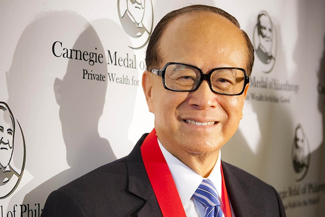 Tỷ phú Lý Gia Thành – người giàu nhất và có sức ảnh hưởng nhất tại Hong Kong. Tỷ phú Lý Gia Thành – người giàu nhất và có sức ảnh hưởng nhất tại Hong Kong.