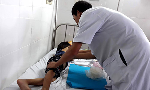 Cặp vợ chồng thừa nhận bạo hành bé gái 6 tuổi Cap vo chong thua nhan bao hanh be gai 6 tuoi