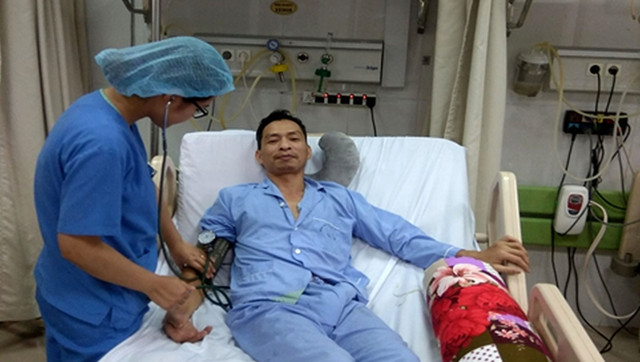 Thầy Trung được điều trị tại Khoa Cấp cứu và Hồi sức tích cực. Thầy Trung được điều trị tại Khoa Cấp cứu và Hồi sức tích cực.