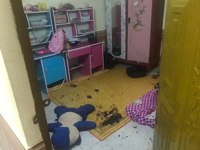 2 bé gái bị cha dượng phóng hỏa đốt nhà đã tử vong - Hình 2 2 be gai bi cha duong phong hoa dot nha da tu vong-Hinh-2