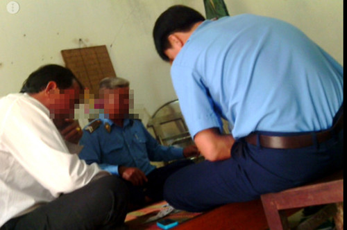 Bị bắt trên chiếu bạc, Đội trưởng Thanh tra giao thông khai là “dân kinh doanh” Bi bat tren chieu bac, Doi truong Thanh tra giao thong khai la “dan kinh doanh”