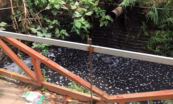 Pho Chu tich xa La Phu xu ly o nhiem moi truong kieu 