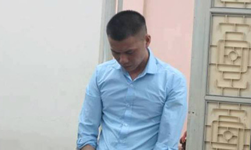 Chồng lạnh lùng bóp cổ vợ xong viết lên bụng hai chữ “phản bội” Chong lanh lung bop co vo xong viet len bung hai chu “phan boi”