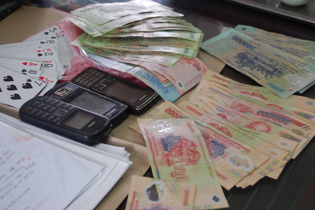 Mê đánh bạc, thanh tra giao thông vướng vòng lao lý Me danh bac, thanh tra giao thong vuong vong lao ly