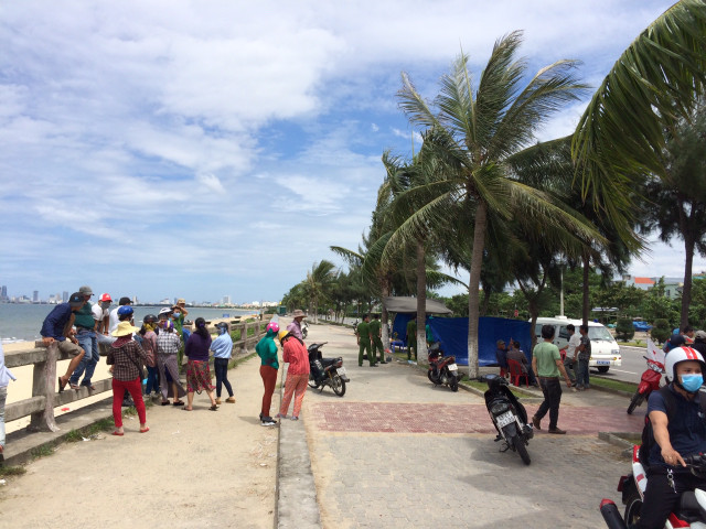 Phát hiện thi thể đang phân hủy trên biển Đà Nẵng Phat hien thi the dang phan huy tren bien Da Nang