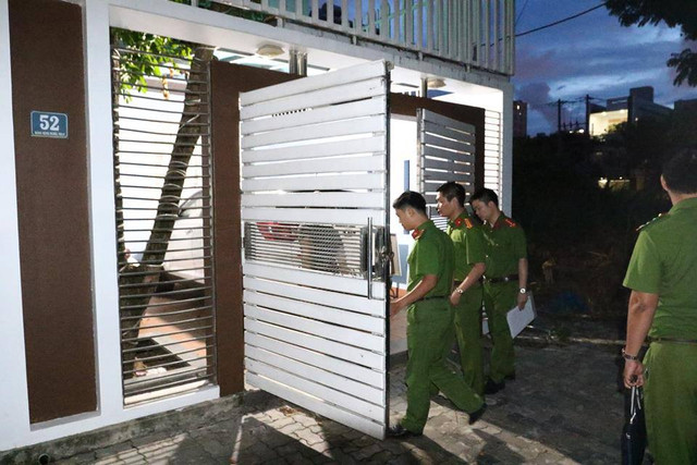 Video: Khám xét nhà Bí thư Đảng uỷ các khu công nghiệp Đà Nẵng - Hình 2 Video: Kham xet nha Bi thu Dang uy cac khu cong nghiep Da Nang-Hinh-2