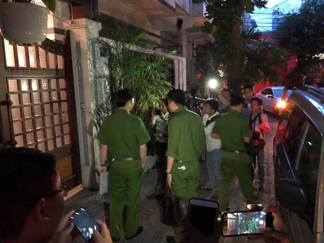 Video: Khám xét nhà Bí thư Đảng uỷ các khu công nghiệp Đà Nẵng - Hình 3 Video: Kham xet nha Bi thu Dang uy cac khu cong nghiep Da Nang-Hinh-3