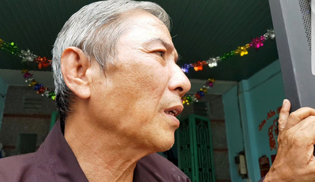 Người hàng xóm tiếc thương gia đình các nạn nhân. Ảnh: Lê Trai. Người hàng xóm tiếc thương gia đình các nạn nhân. Ảnh: Lê Trai.