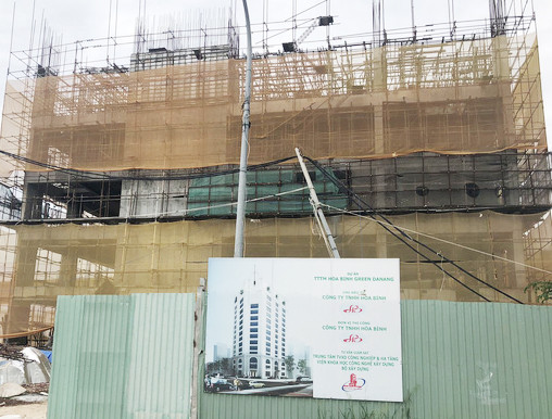 Vì sao nhà thầu TTTM Hòa Bình Green nợ lương hơn 100 công nhân? - Hình 4 Vi sao nha thau TTTM Hoa Binh Green no luong hon 100 cong nhan?-Hinh-4